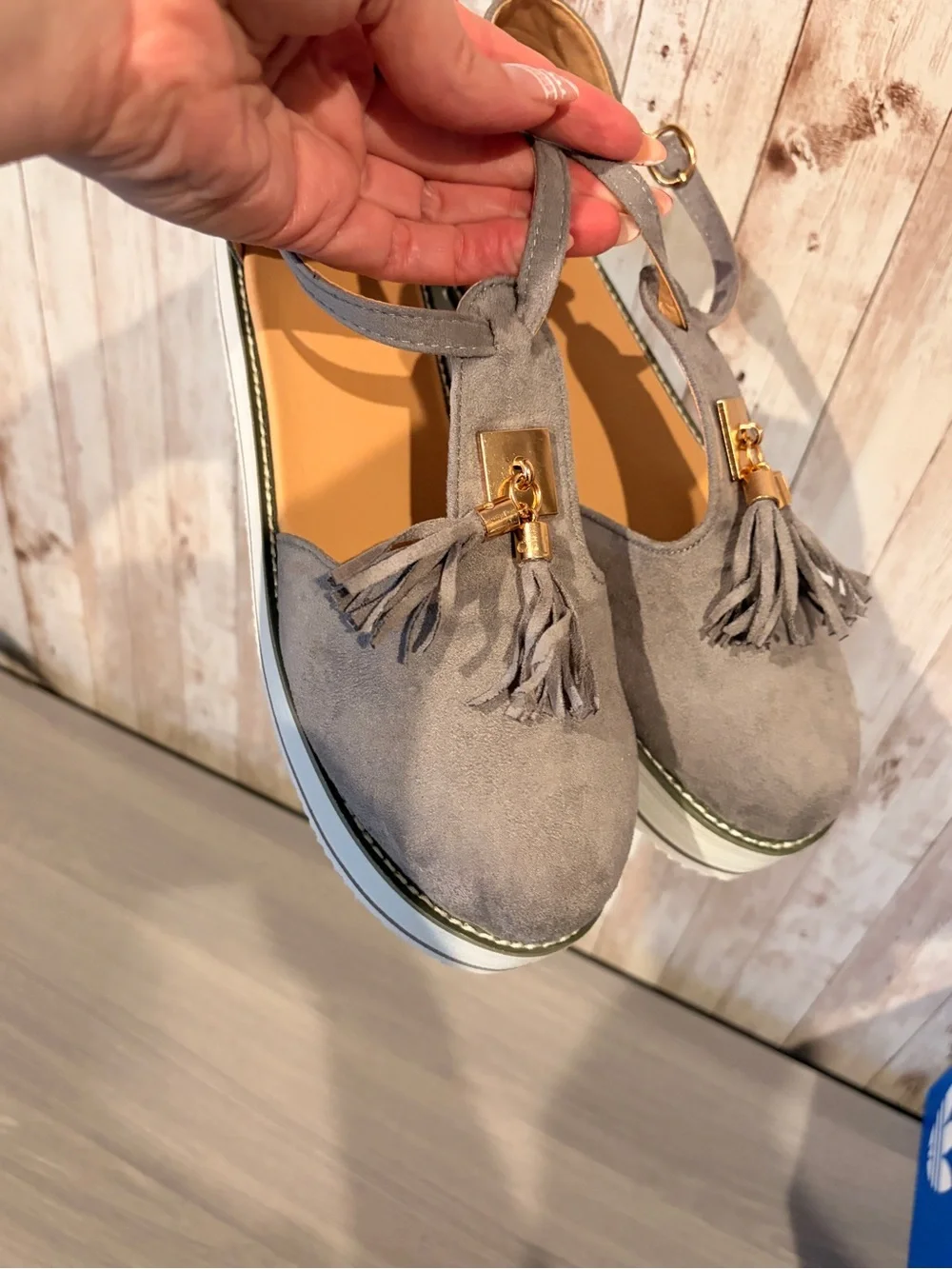 NWOT Gray Suede like T-Strap Platform Shoes with Tassels Women’s Size 11